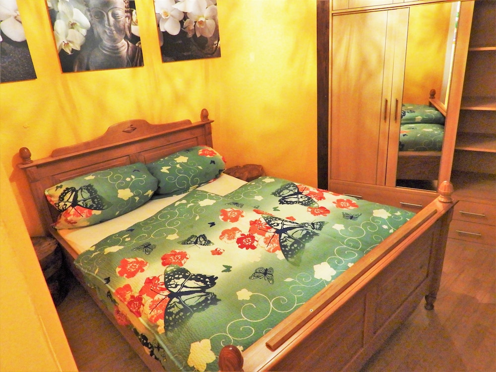 Traditional Apartment, Canal View, Mountainside photo 3
