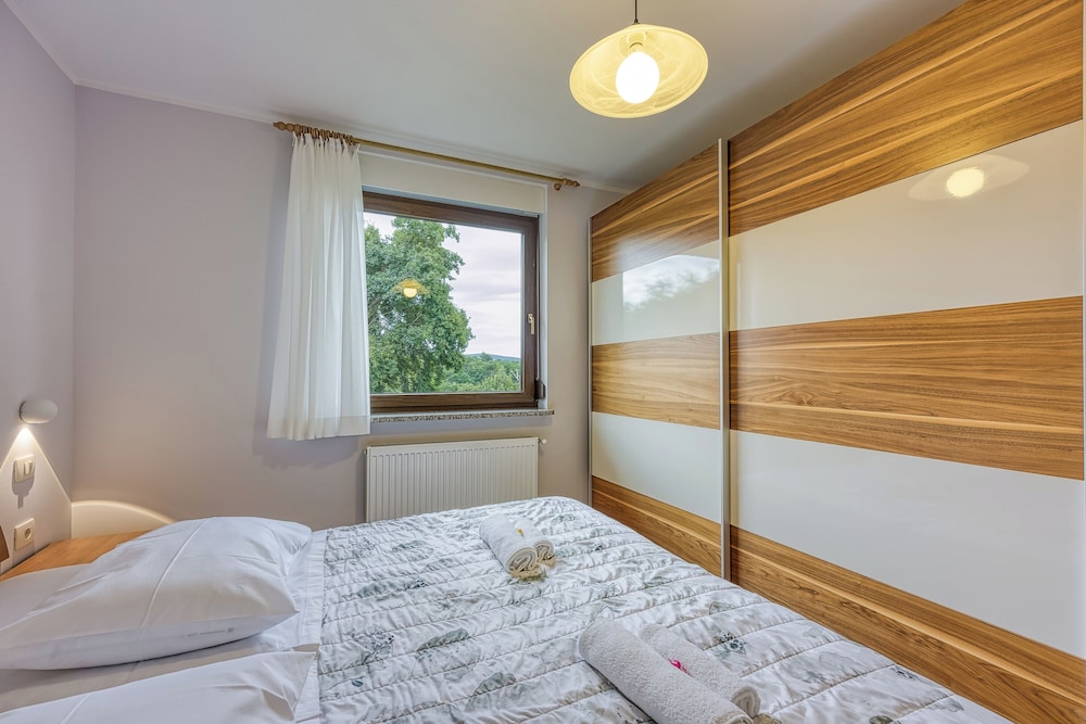 Family Apartment, Multiple Bedrooms (Cesar's Karst Apartment Teran) photo 2