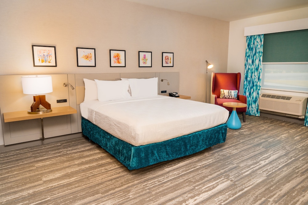 Suite, 1 Bedroom - Photo 3