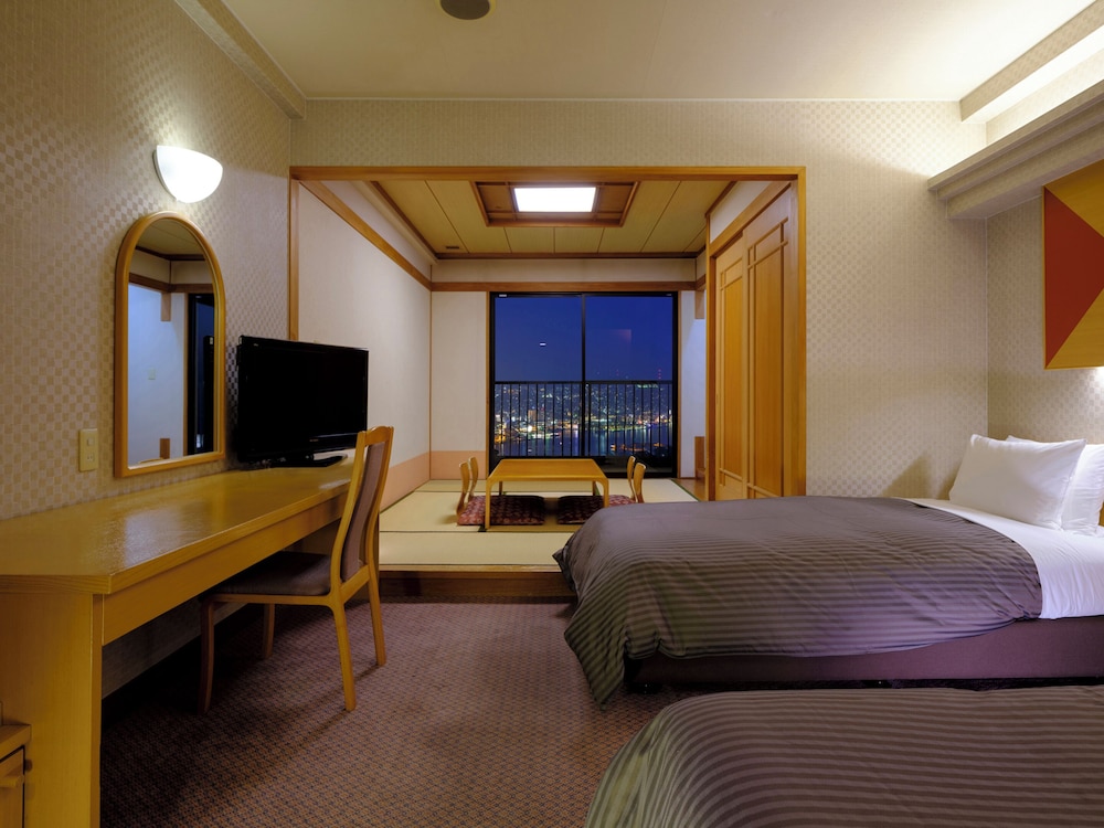 Superior Japanese Western Room, Non Smoking, Ocean View, photo 6