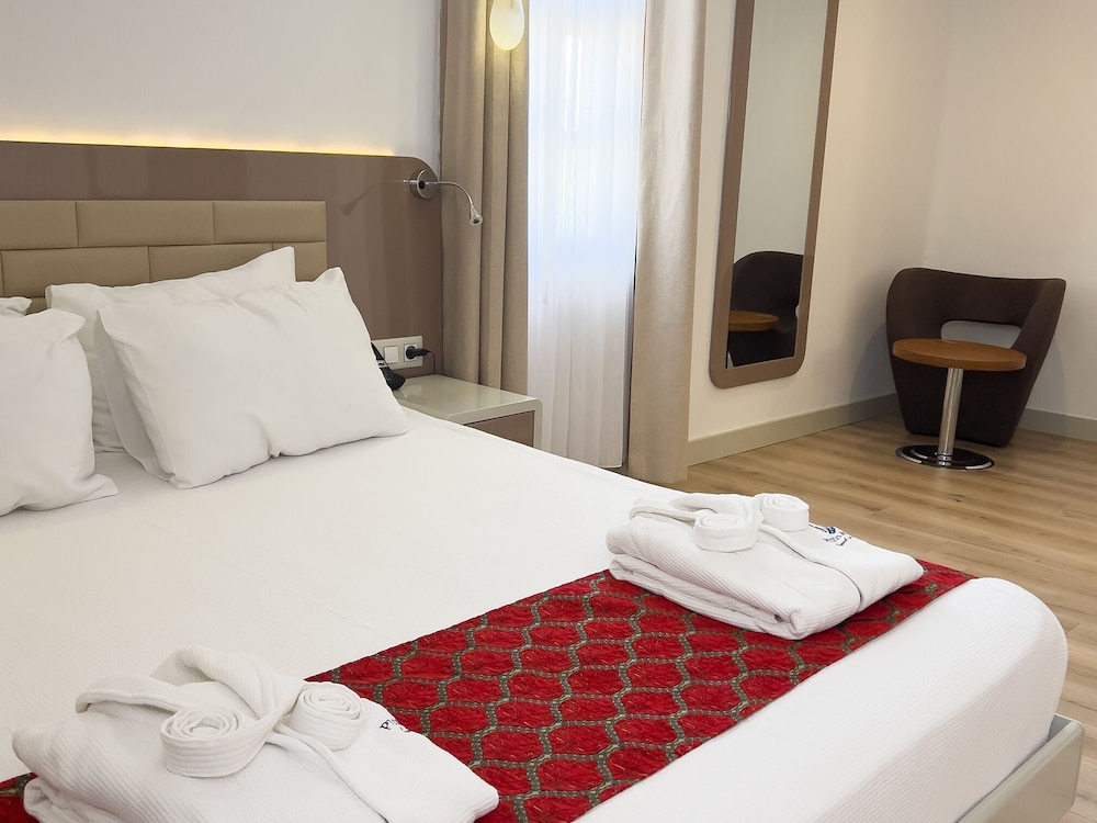 Deluxe Room, 1 Double Bed, Non Smoking, Sea View - Photo 7
