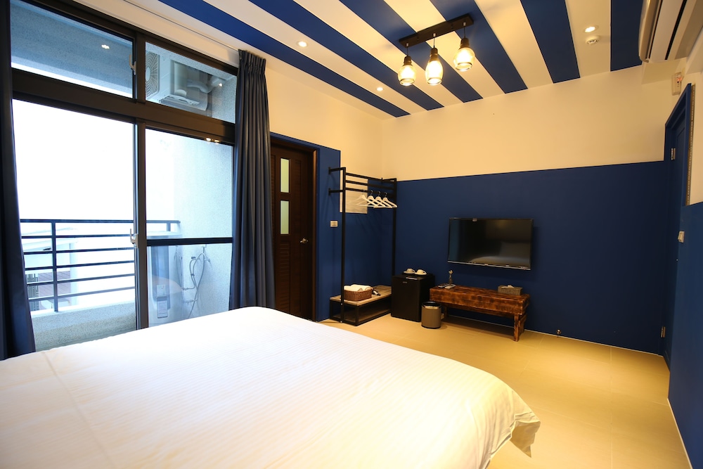 Standard Double Room (Blue) photo 2