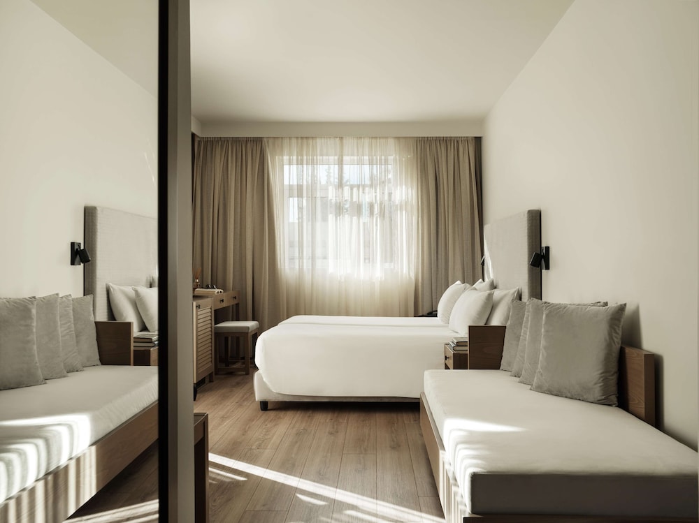 Deluxe Room, 1 Bedroom, Balcony - Photo 8