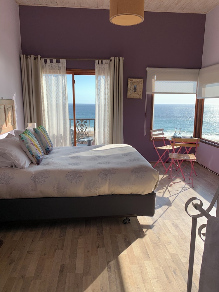 Superior Room, 1 King Bed, Beach View, Corner photo 1
