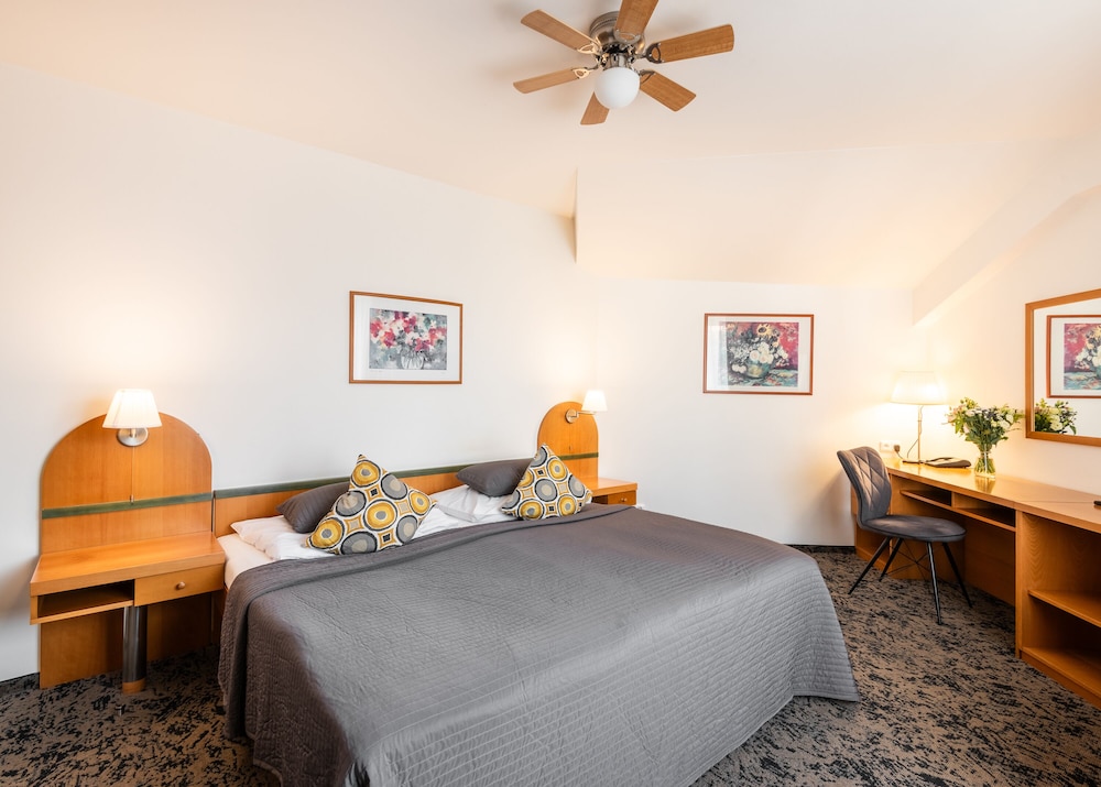 Family Suite, 1 King Bed with Sofa bed