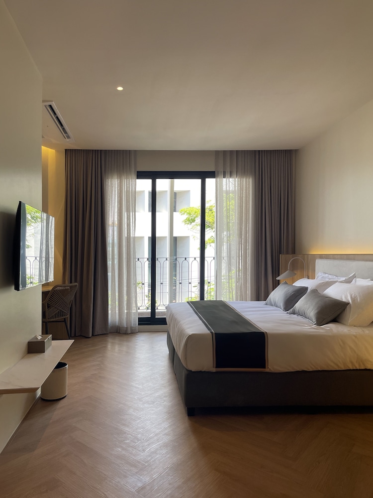 Standard Suite, Balcony, City View photo 2