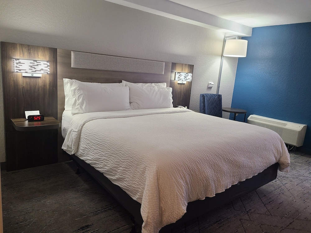 Standard Room, 1 King Bed - Photo 2