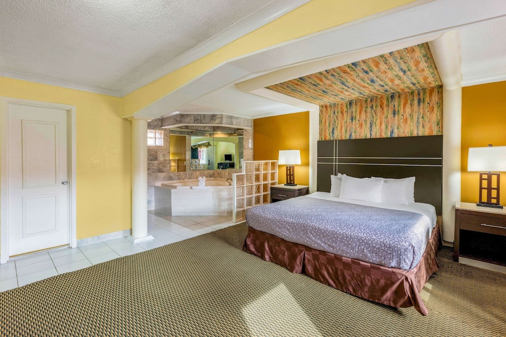 Suite, 1 Bedroom, Non Smoking, Jetted Tub (King) photo 1