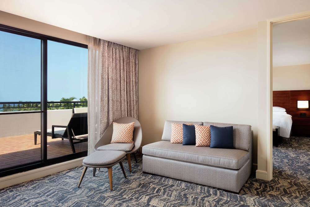 Palace One Bedroom Suite, 1 King Bed, Ocean View
