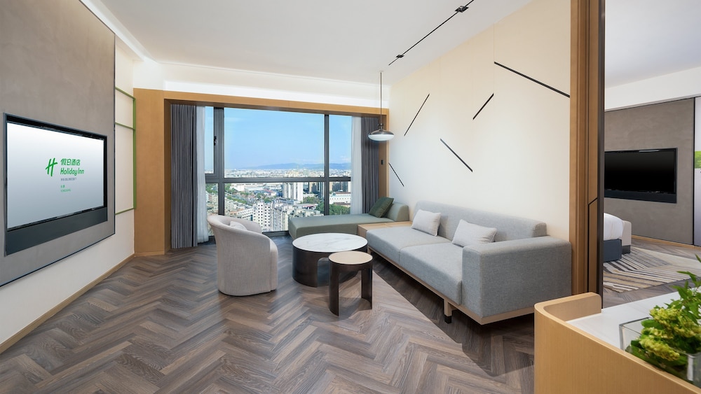Suite, 1 Bedroom - Photo 1