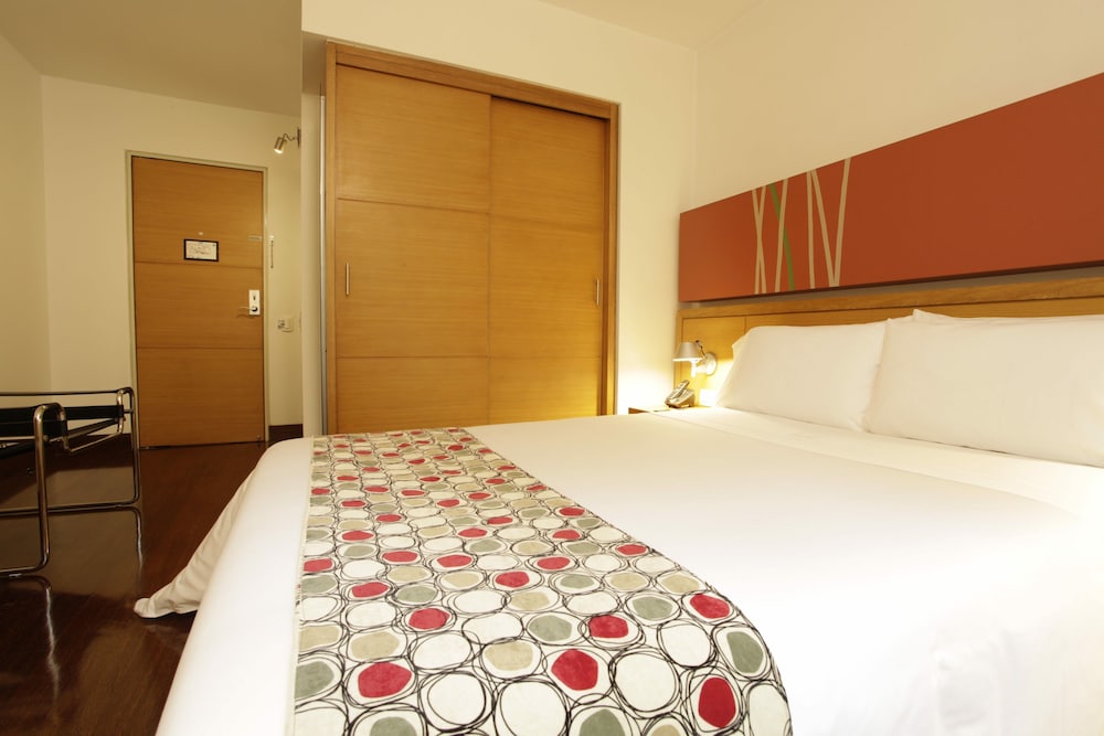 Standard Room, 1 Queen Bed - Photo 8