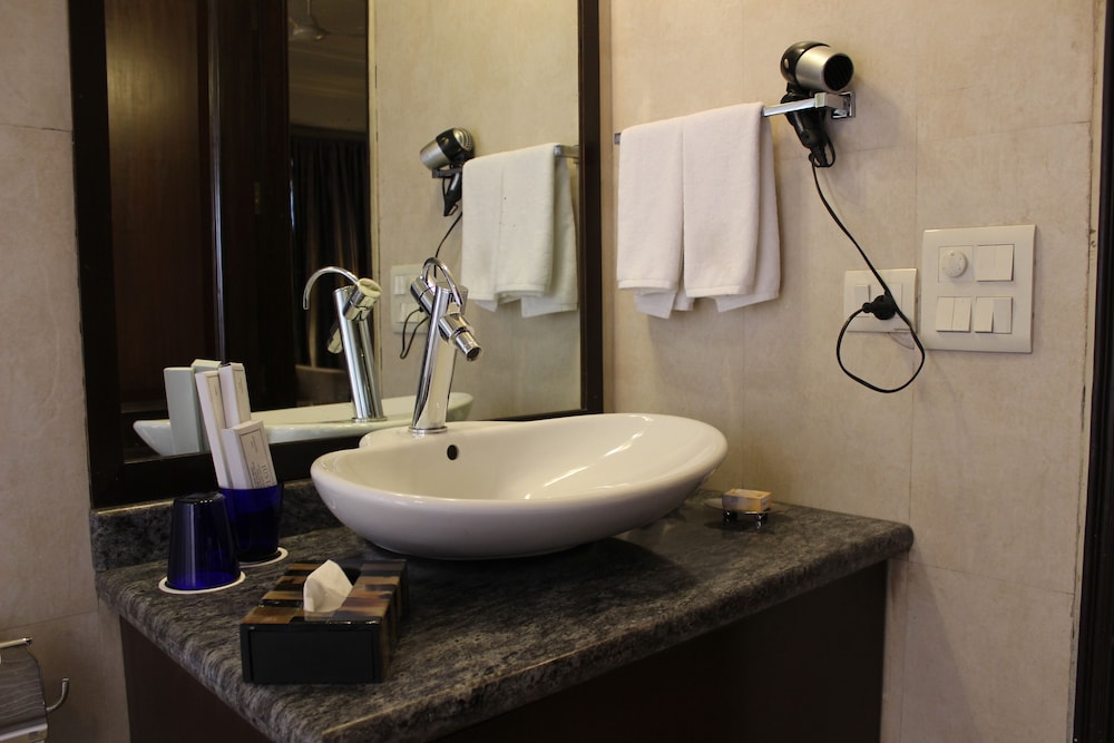 Deluxe Double or Twin Room, Balcony, City View - Photo 8