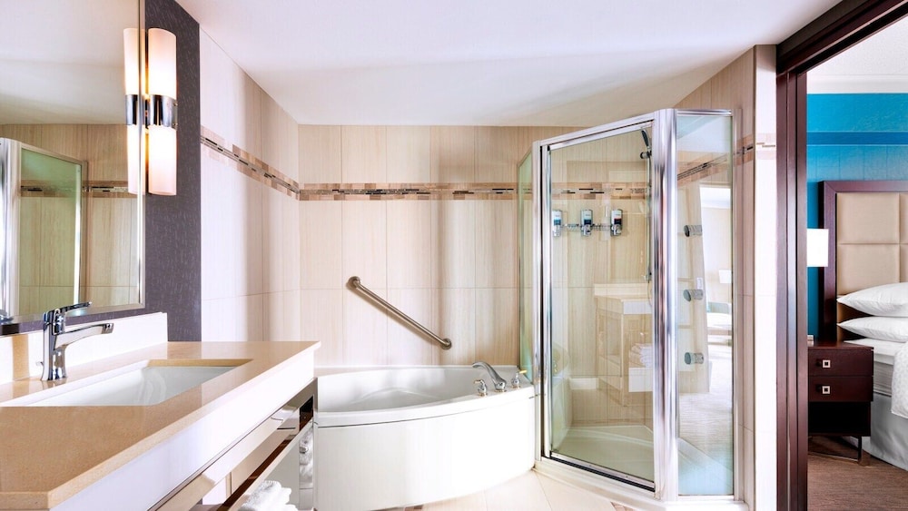Deluxe Suite, 1 King Bed with Sofa bed, Tower - Photo 2