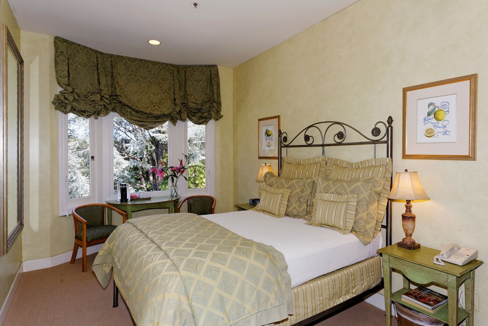 King with Park View 205