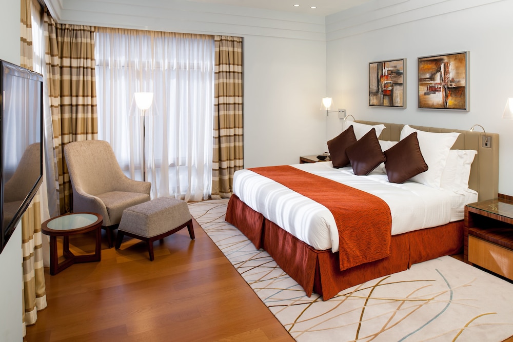 Premium Room, 1 King Bed, Accessible - Photo 5