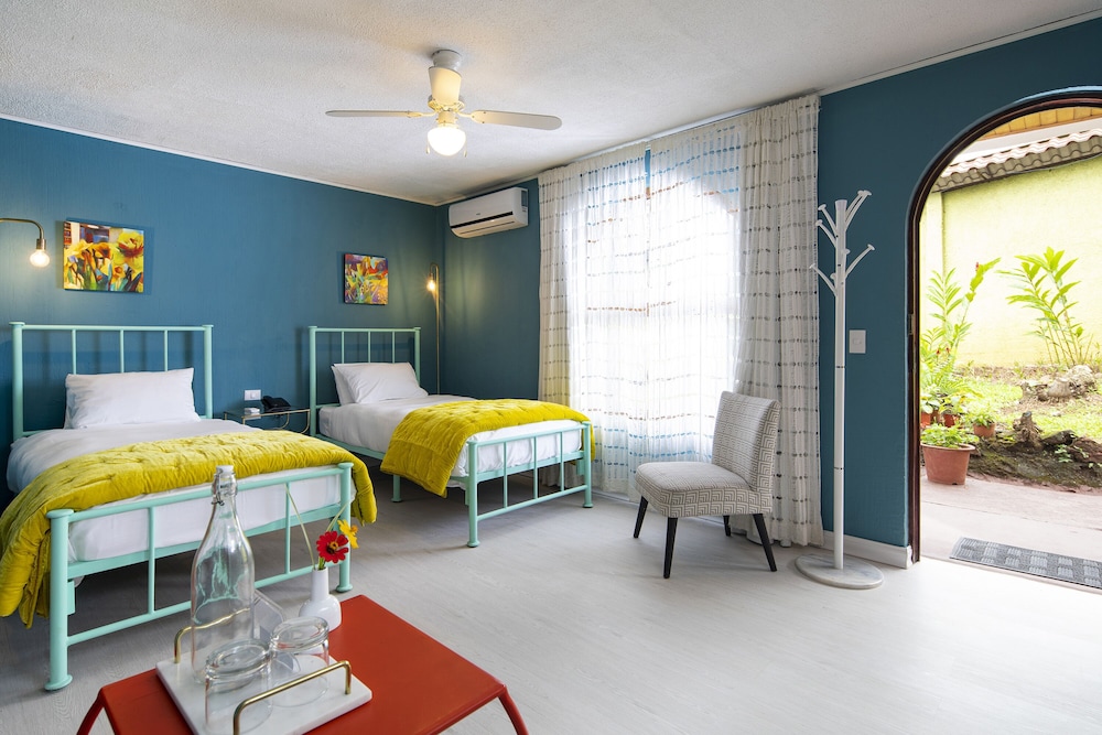 Standard Room, 2 Twin Beds - Road Facing