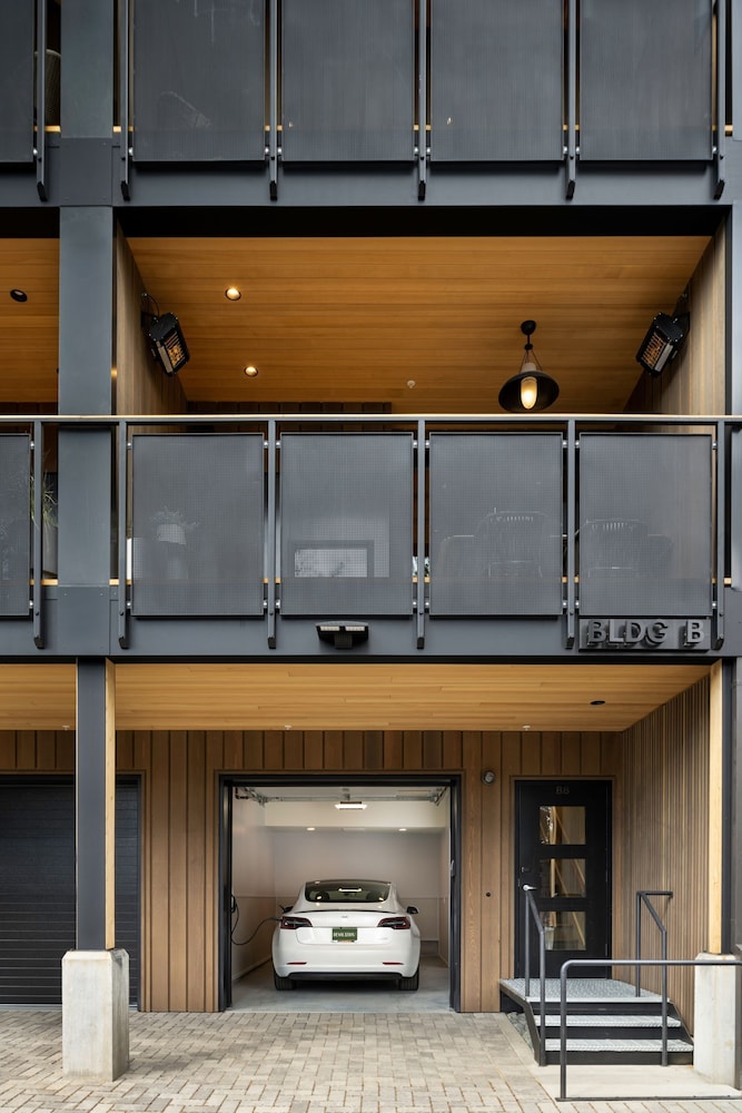 Premium Townhome, 1 Bedroom, 2 Bathrooms photo 3