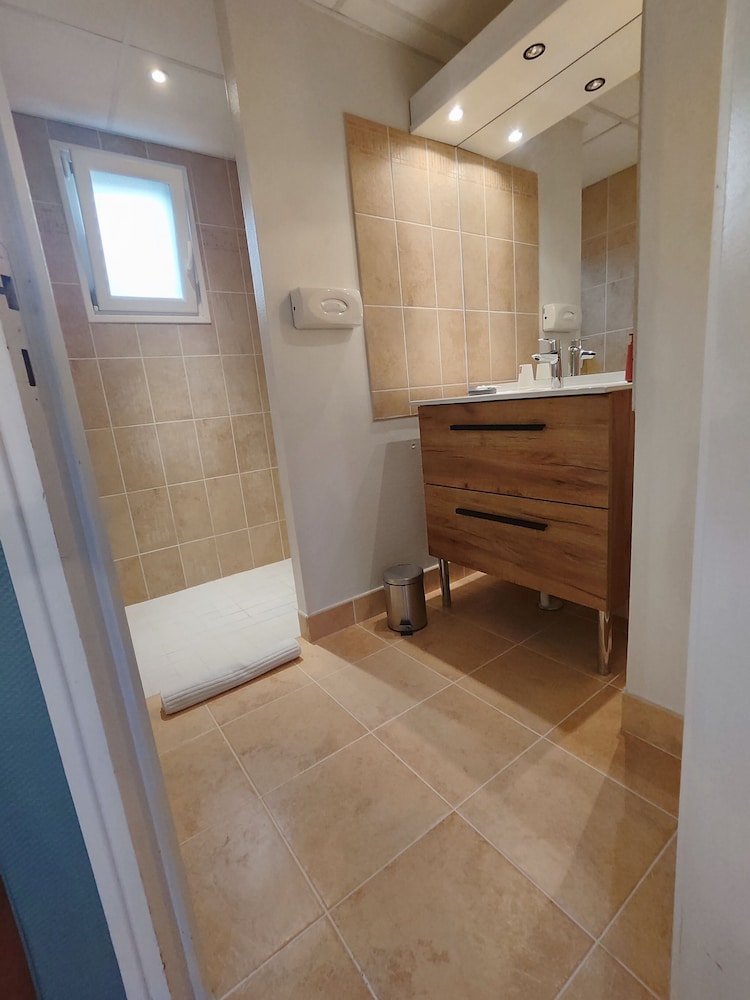 Comfort Triple Room (Charlie) photo 2