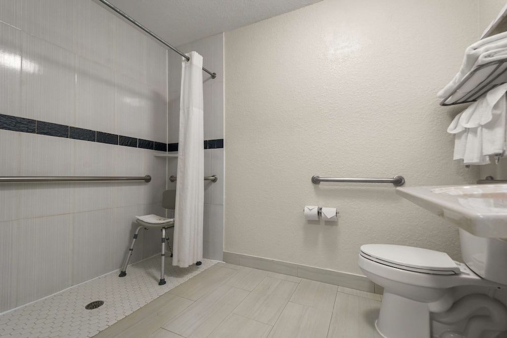 Quality Inn - Near Serenoa Golf Club, Photo 5