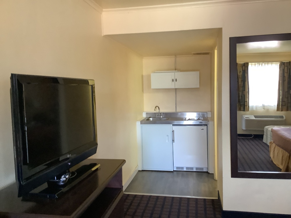 King Mini Suite Kitchenette photo 2
