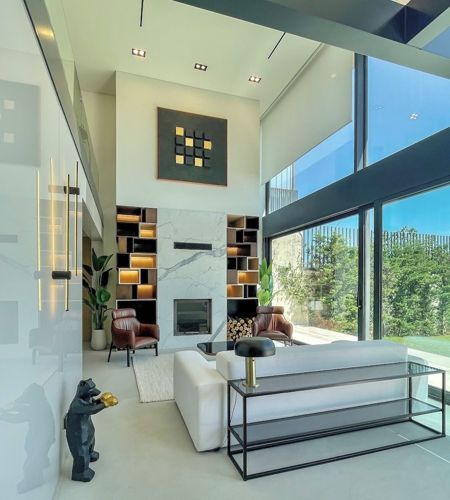 Luxury Villa, Mountain View photo 3