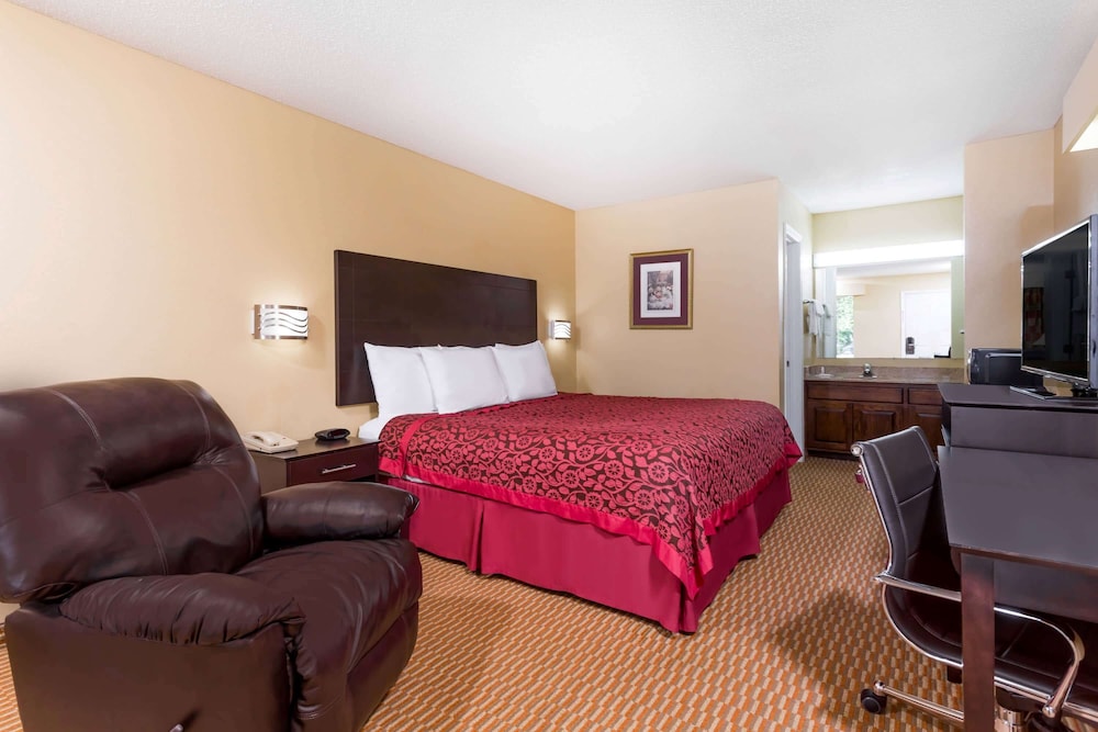 1 King Bed Room photo 2