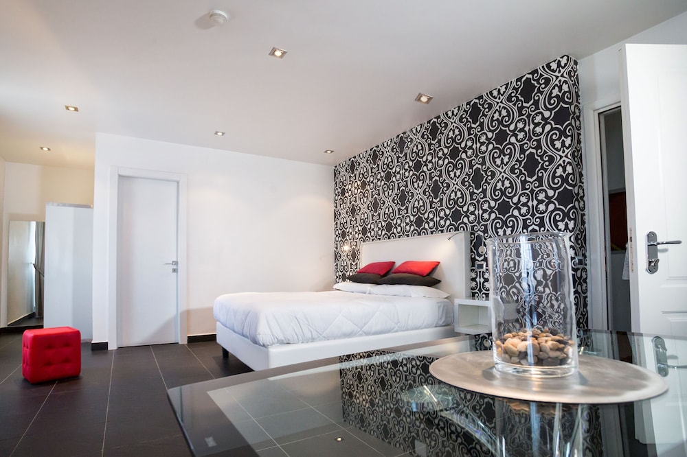 Deluxe Suite - Photo 3