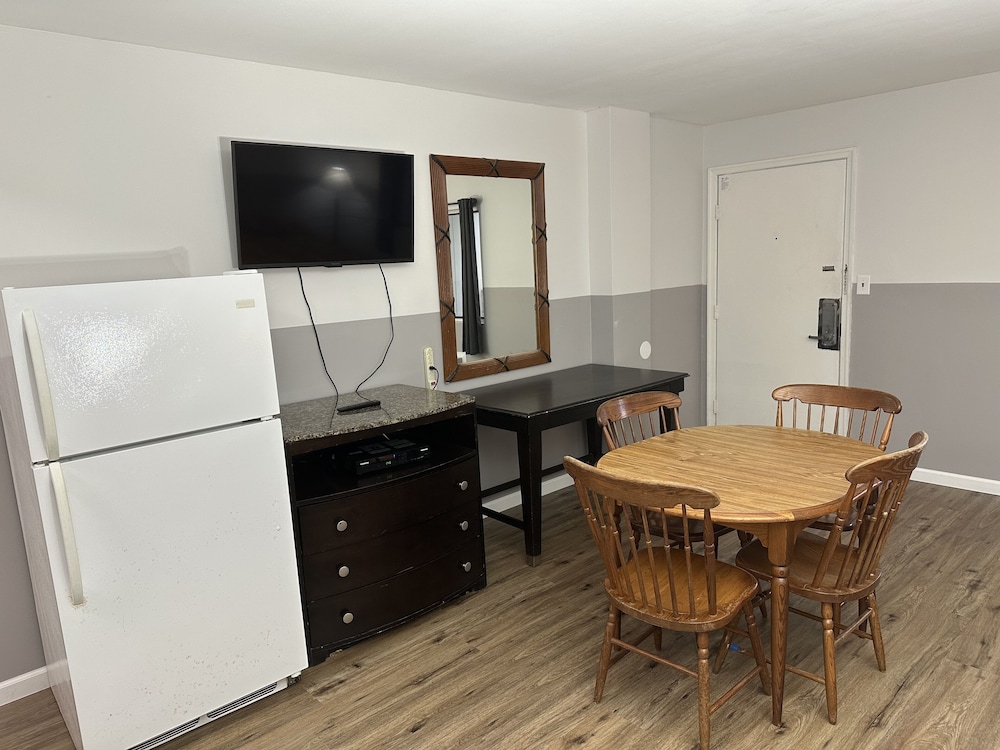 Superior Room, 2 Queen Beds, Kitchen, Poolside photo 2