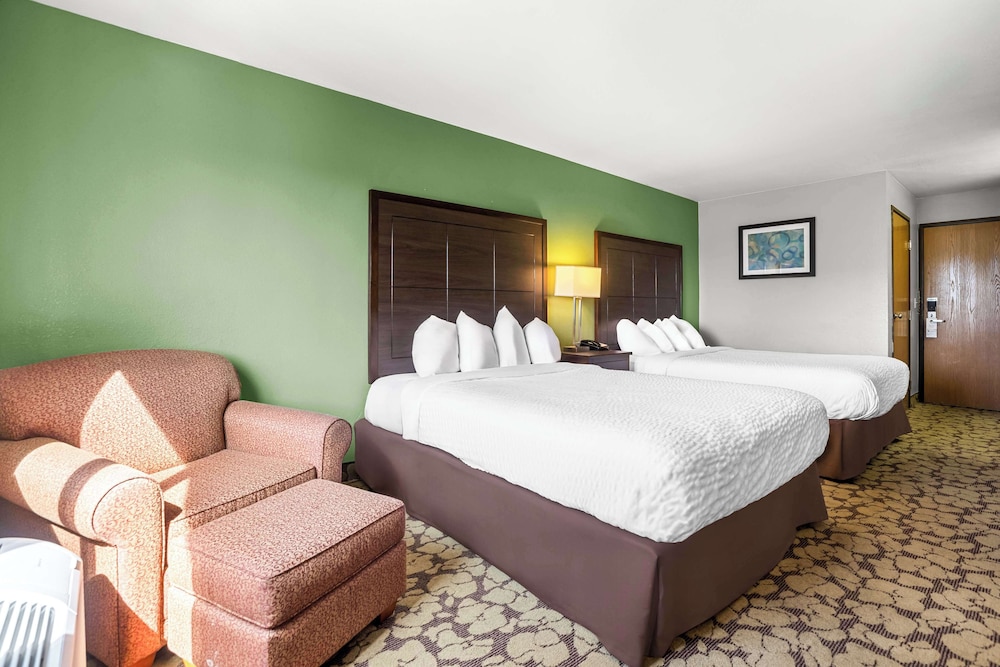 Standard Room, 2 Queen Beds, Non Smoking, Refrigerator & Microwave - Photo 3