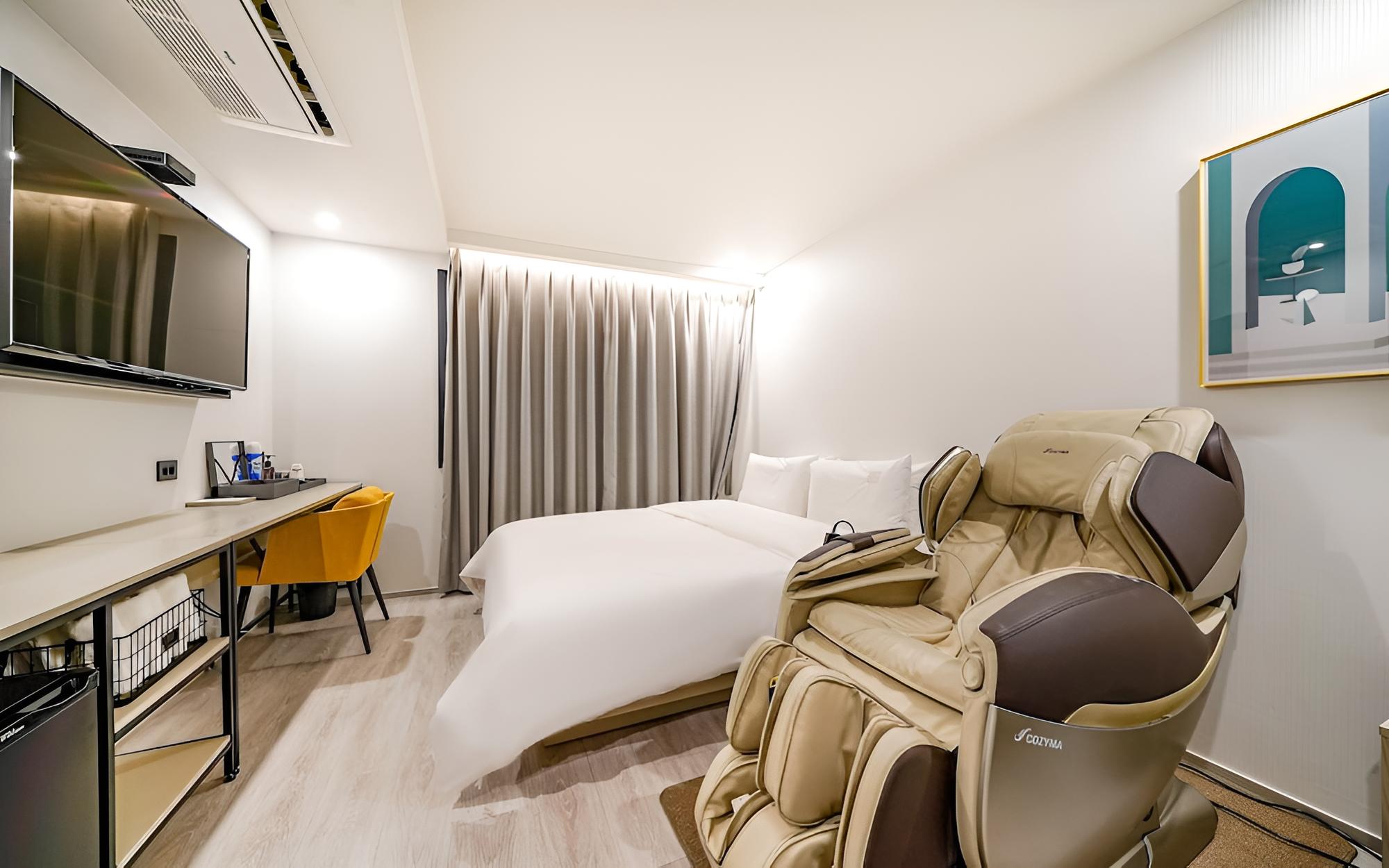 Room (Massage Chair (Styler Bathtub OTT Bre) - Photo 2