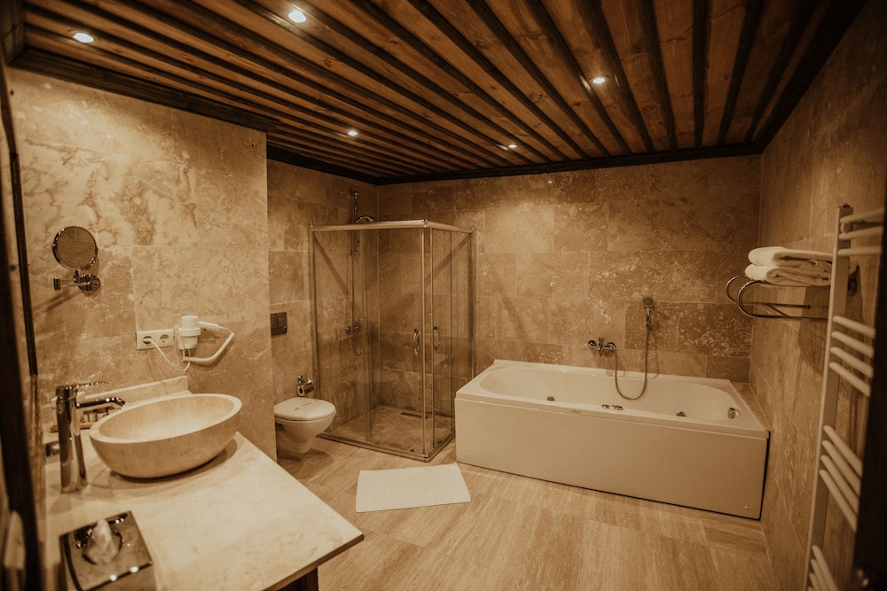 Deluxe Quadruple Room, Bathtub photo 2
