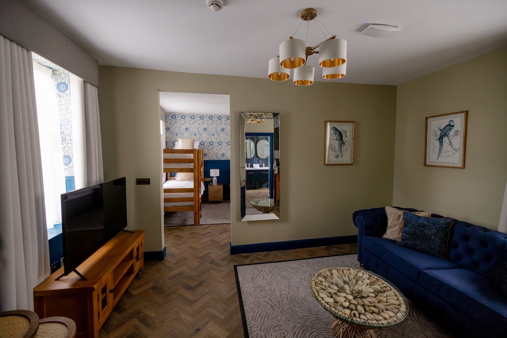 Family Room photo 3