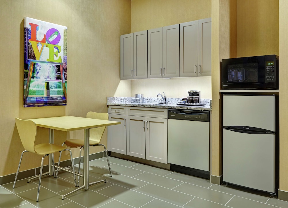 Suite, 1 King Bed, Kitchenette photo 3
