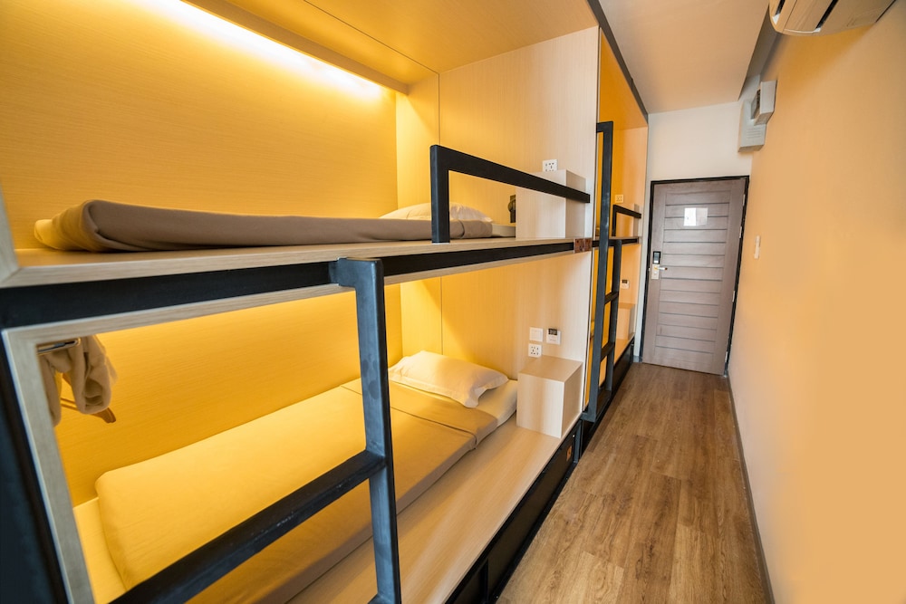 Private 6 beds (Share Bathroom) photo 2