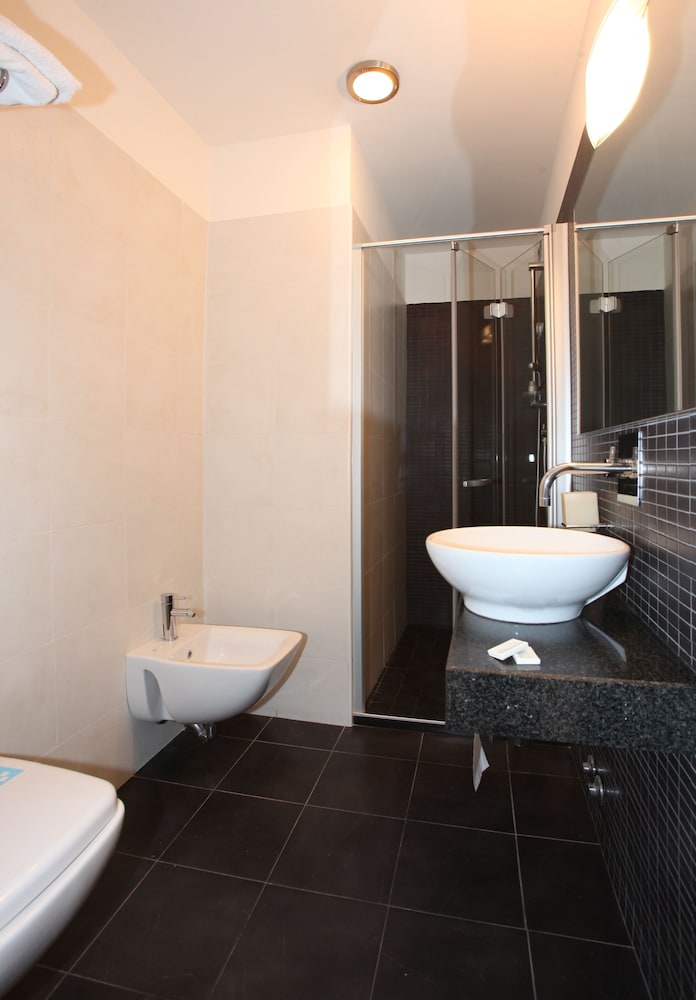 Standard Room, 1 Double Bed - Photo 4