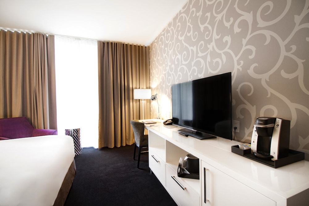 Suite, 1 King Bed, Non Smoking (One-Bedroom) - Photo 9