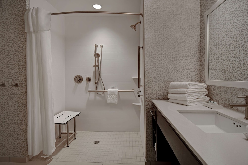 Suite, 1 King Bed, Non Smoking (Hearing) - Photo 7