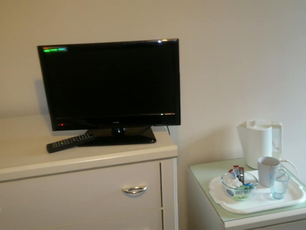 Single Room, Shared Bathroom photo 2