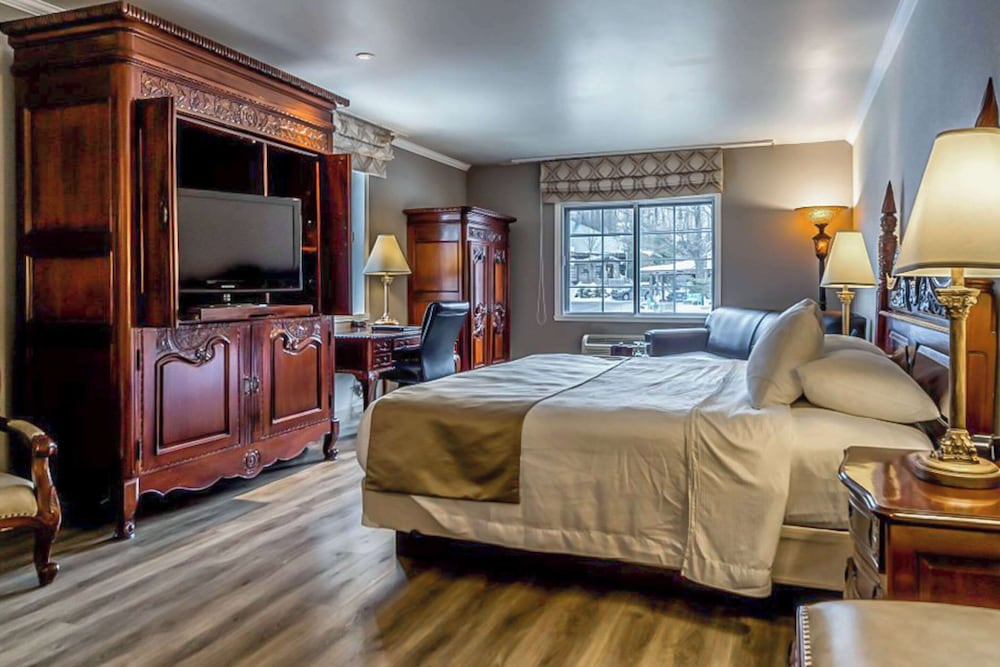 Suite, 1 King Bed, Non Smoking - Photo 5