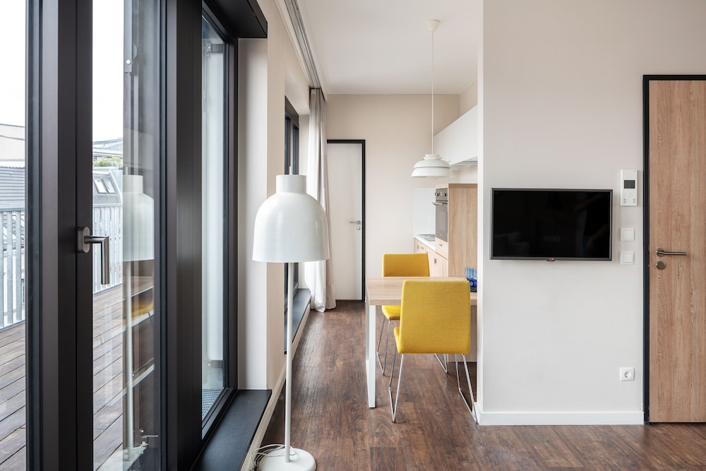 XL Studio, Kitchen, Balcony photo 2