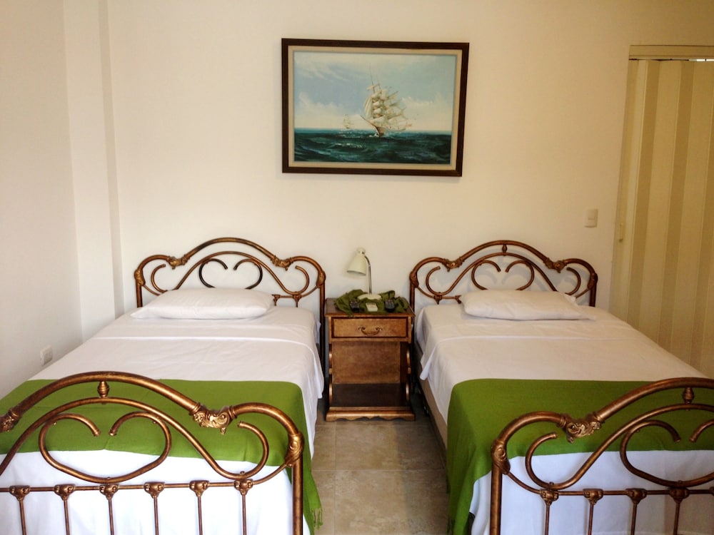 Premium Suite, 2 Twin Beds photo 3