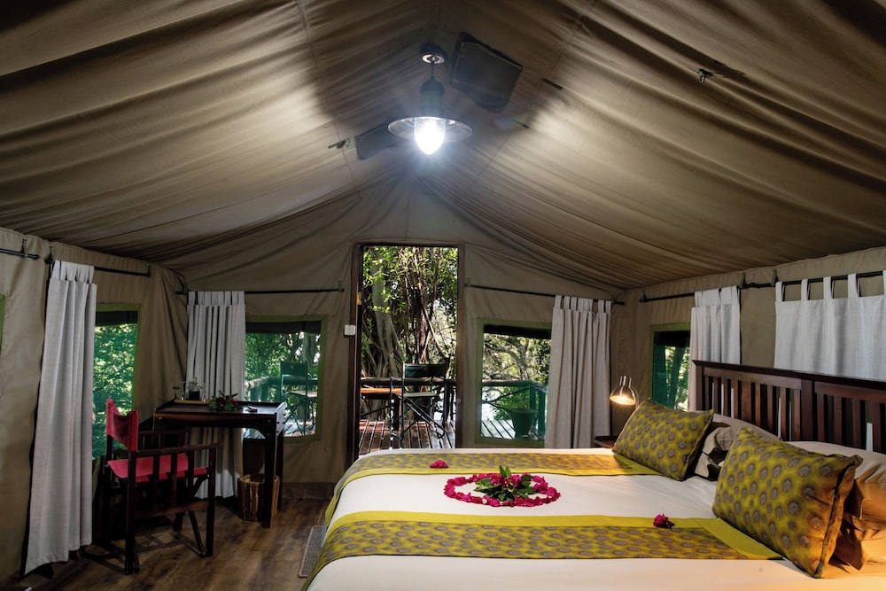Luxury Tent, 1 Large Twin Bed, Non Smoking, River View photo 2
