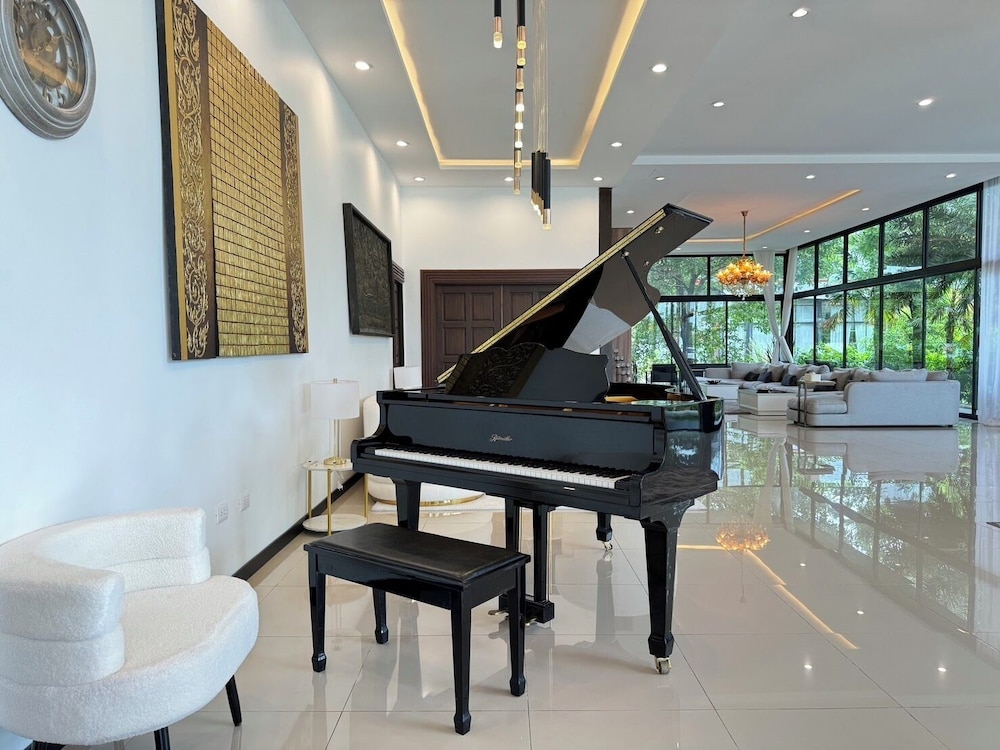 Villa photo 1