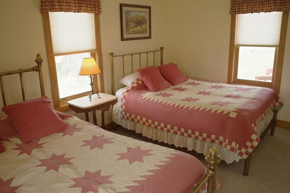 The Red Angus Room photo 2