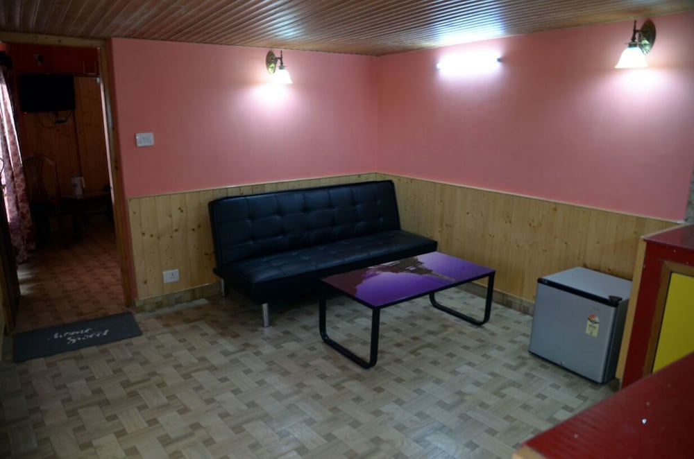 Family Room With Mountain View photo 2