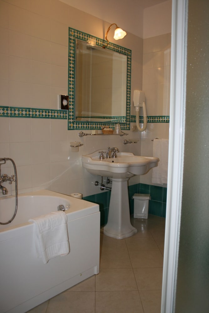 Suite - Photo 5