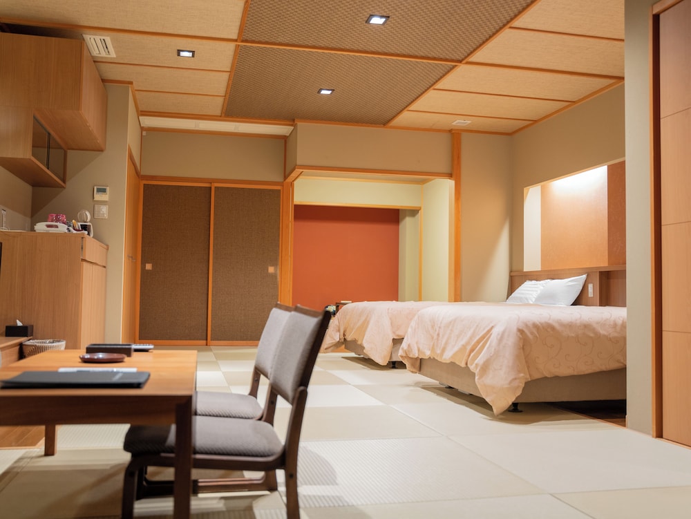 Japanese Western Style Room with Open-air bath - Photo 4