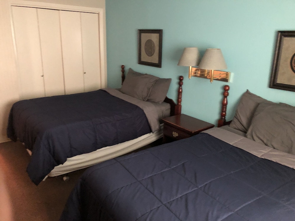 Standard Suite, 2 Double Beds, Non Smoking photo 2