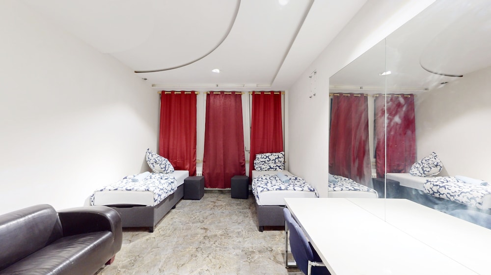 Basic Twin Room, 2 Twin Beds photo 1