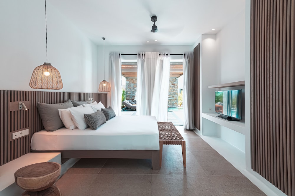 Superior Double Room with Pool View